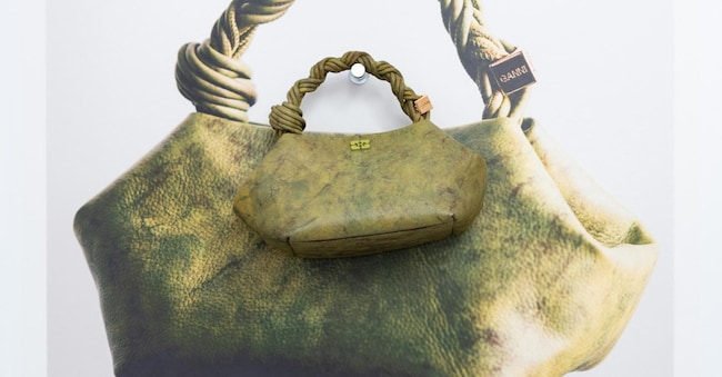 La borsa Bou Bag, un best seller di Ganni, realizzata in Celium, un ecomateriale composto da cellulosa batterica. ©Nynne Henriksen