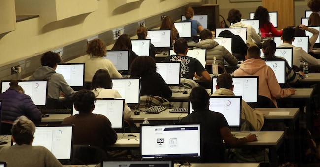 Un'aula d'esame durante il test di ammissione alla facolta' di Medicina dell'Universita' di Genova