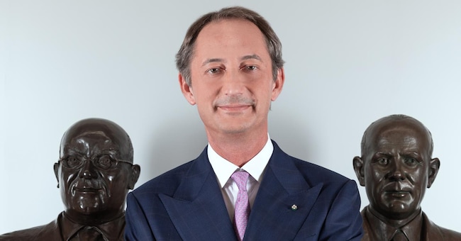 Jody Brugola, presidente di Brugola. Alla sua destra, il busto del nonno Egidio, fondatore dell’azienda nel 1926. Alla sua sinistra, il padre Gianantonio, presidente dal 1964 al 2015