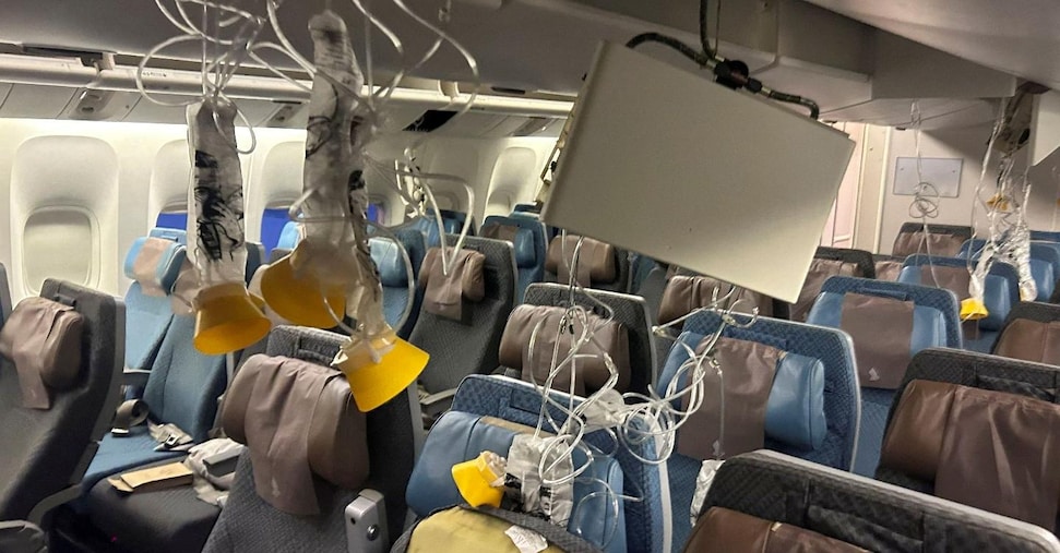 シンガポール航空機内で大乱気流 7人が重傷、1人が心臓発作で死亡