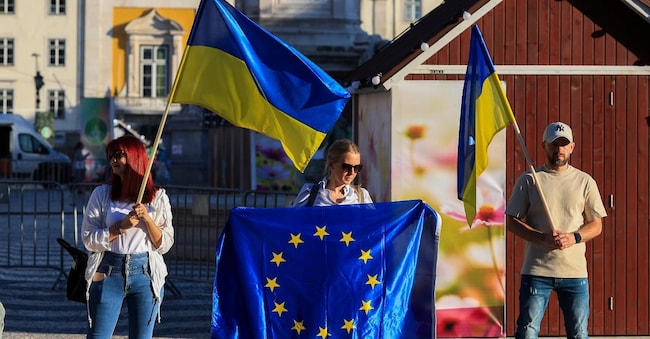 Un gruppo di ucraini manifesta a Lisbona a sostegno del Paese 