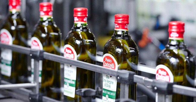 Una linea di produzione di olio Coricelli