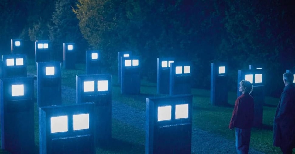 クローネンバーグによる「シュラウド」、技術的予言と実存的考察