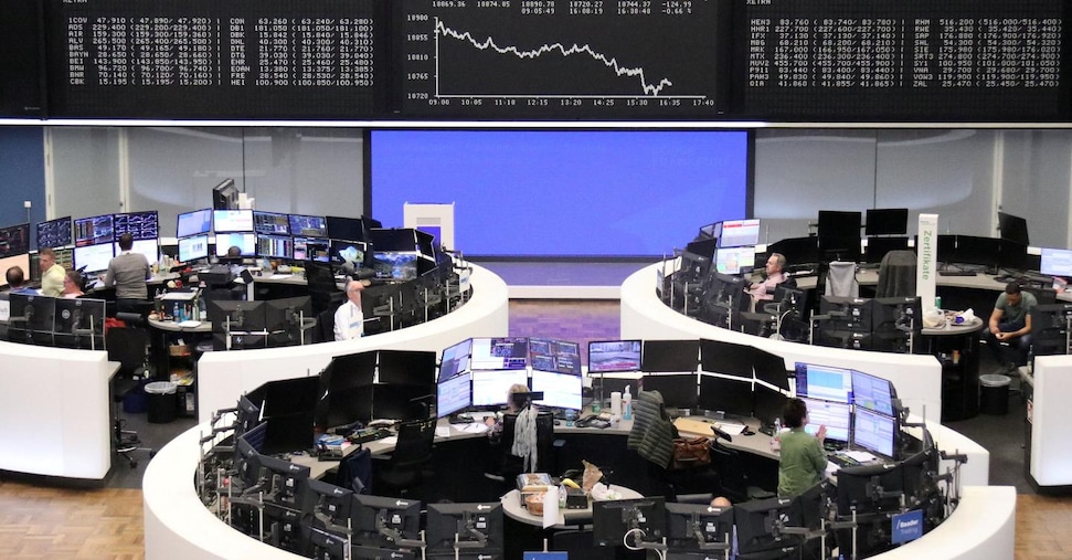 Los mercados bursátiles y Europa caen a la espera de las actas de la reunión de la Fed y el informe trimestral de Nvidia.  Stellantis en Milán con los datos del coche