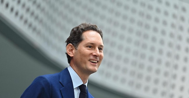 L'amministratore delegato di Stellantis, Carlos Tavares, e il presidente, John Elkann, Presidente di Stellantis, all'inaugurazione della mostra 'Drive Different'.' al Mauto, Torino, 23 novembre 2023. ANSA/ALESSANDRO DI MARCO