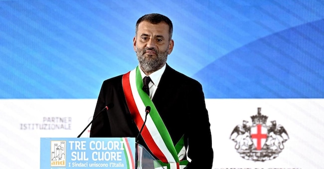 Il presidente dell'Anci Antonio Decaro chiude il 40mo convegno dell'Anci. Genova, 26 ottobre 2023.
ANSA/LUCA ZENNARO