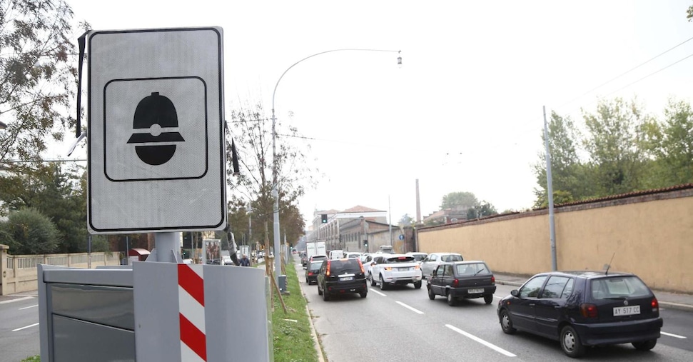 Stretta sugli autovelox, decreto in Gazzetta: nuove regole in vigore da oggi Stretta sugli autovelox, decreto in Gazzetta: nuove regole in vigore da oggi