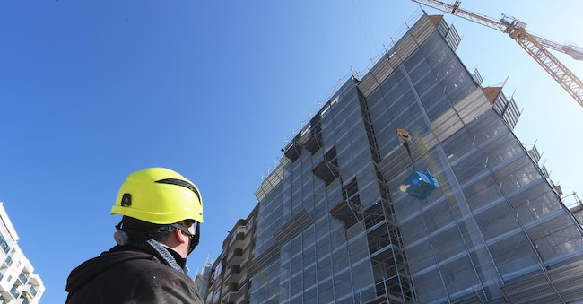Nelle costruzioni, l’indice RTT mostra il ritorno a una variazione positiva (+3,9%), dopo i cali molto marcati registrati nei primi tre mesi, legati alla scadenza degli incentivi