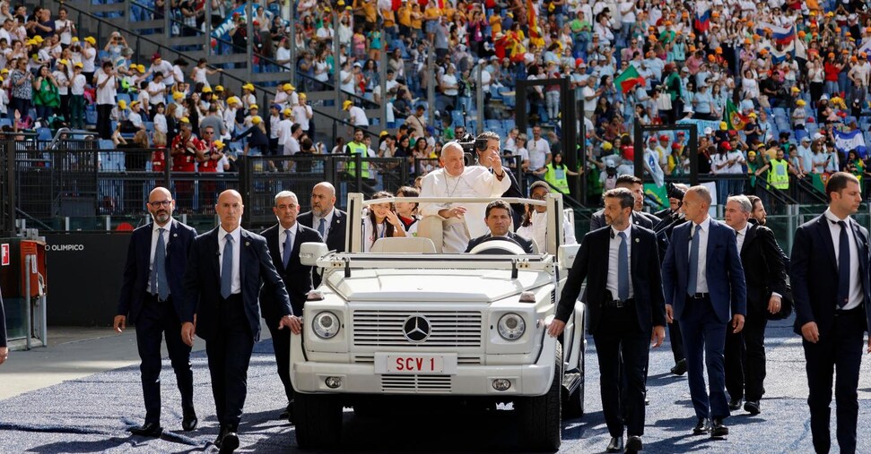 Papa Francesco: la schiavitù della corruzione ci riguarda drammaticamente. La guerra è sempre crudeltà