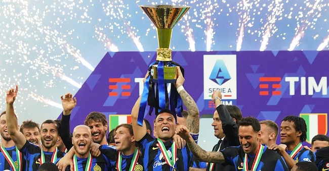 I giocatori dell’Inter festeggiano la conquista dello scudetto