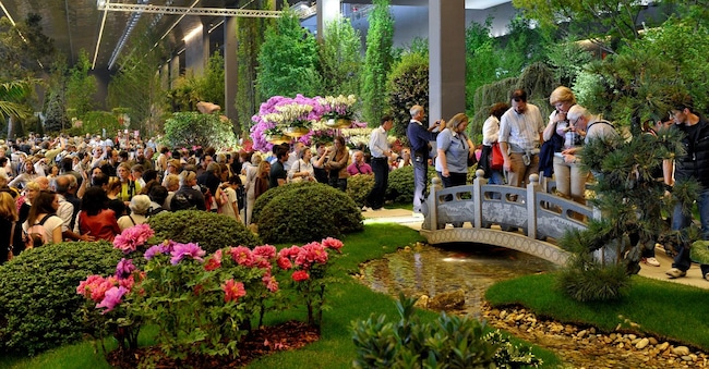 Al chiuso.L’ultima edizione di Euroflora del 2011 prima del nuovo corso ai parchi di Nervi. i visitatori erano accolti nei padiglioni della ex Fiera del mare