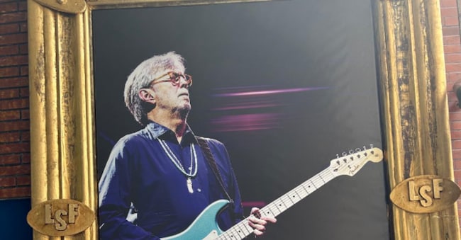 Il «ritratto» di Eric Clapton si aggiunge alla galleria del Lucca Summer Festival: per lui concerto di apertura il 2 giugno