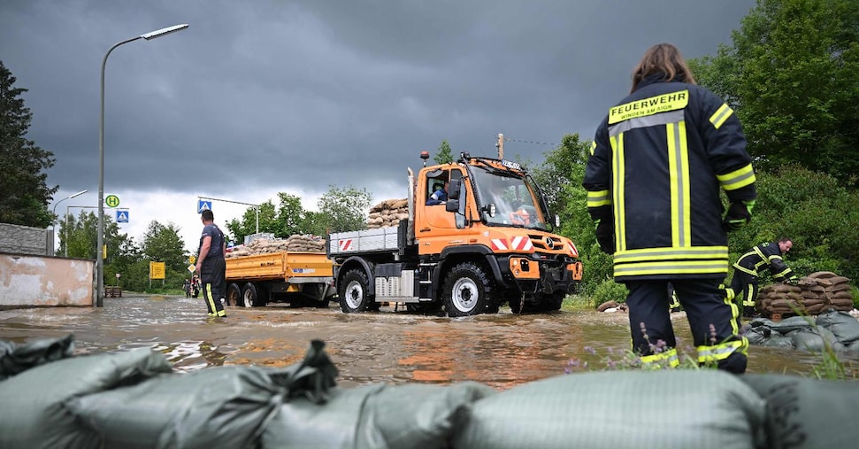 Allarme alluvioni in Germania, emergenza in comuni Baviera. Morto un vigile del fuoco Allarme alluvioni in Germania, emergenza in comuni Baviera. Morto un vigile del fuoco