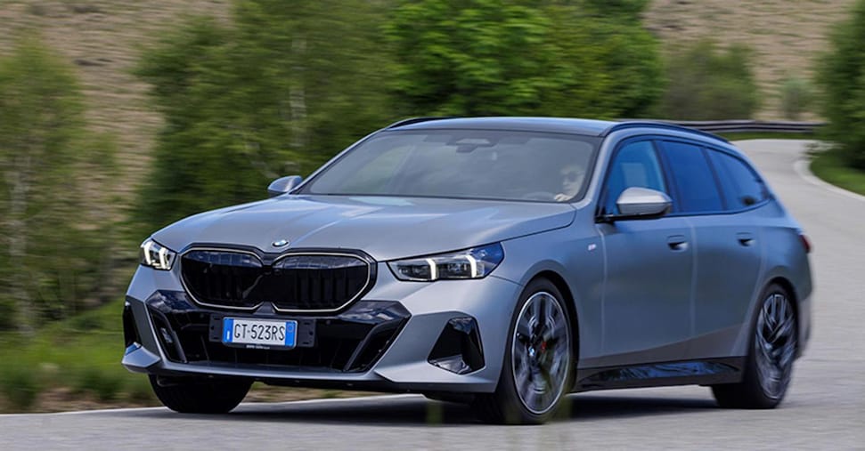 Bmw 5 Touring, prova su strada della 520d. Ecco com’è fatta e come va la wagon diesel