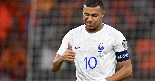 Kylian Mbappé con la maglia della nazionale francese