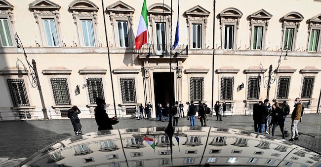 La facciata di Palazzo Chigi durante il Consiglio dei Ministri sulla proroga dello stato di emergenza Covid, Roma, 22 febbraio 2021. ANSA/RICCARDO ANTIMIANI