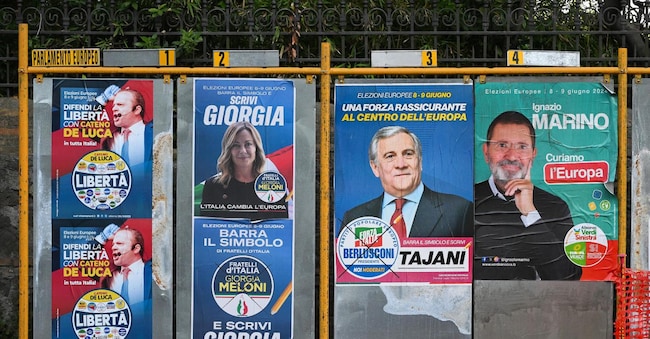 Le plance elettorali, adibite all'affissione dei manifesti dei partiti per le elezioni europee, Roma, 3 giugno 2024. ANSA/ALESSANDRO DI MEO (elezioni parlamento europeo Cateno De Luca, Giorgia Meloni, Antonio Tajani, Ignazio Marino)