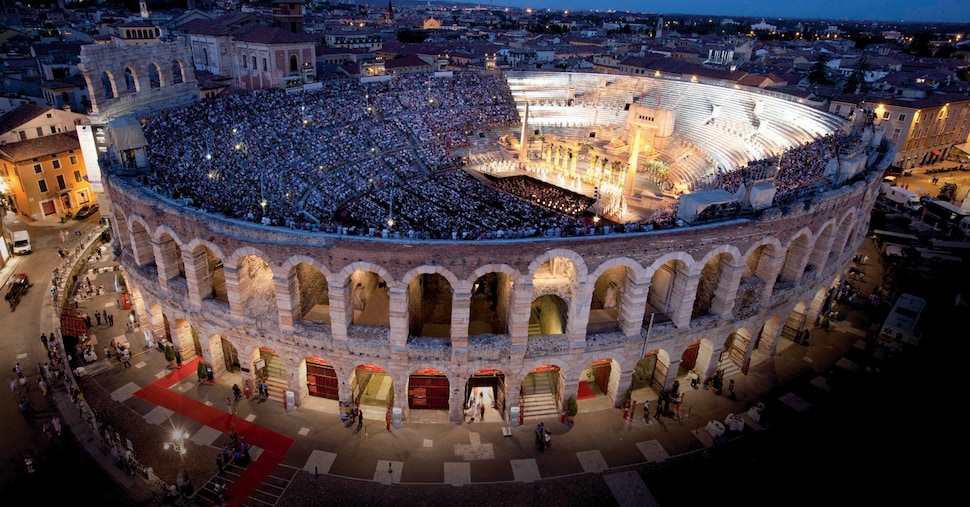 Verona Arena, mega-event to have fun Italian Opera, a UNESCO World Heritage Site