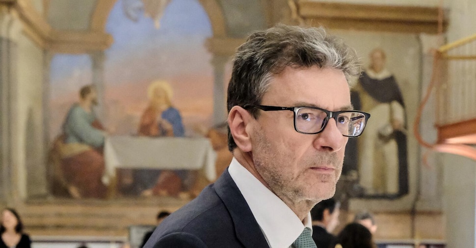 Giorgetti: chiederci Mes ora è come mettere sale su ferita Giorgetti: chiederci Mes ora è come mettere sale su ferita
