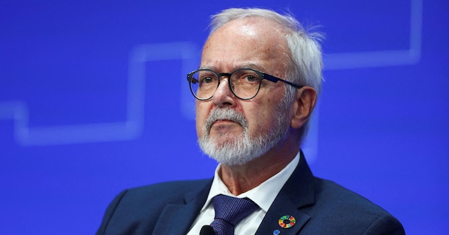 FILE PHOTO: Werner Hoyer, President of the European Investment Bank, attends the Ukraine Recovery Conference in London, Britain June 21, 2023. REUTERS/Hannah McKay/Pool/File Photo