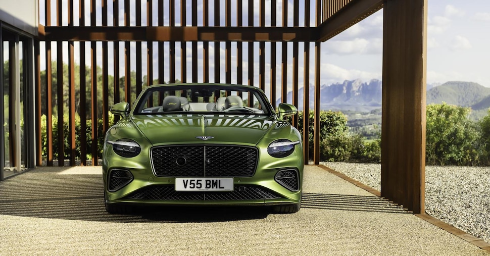 Continental Gt cede alla moda dell’ibrido phev e cambia look