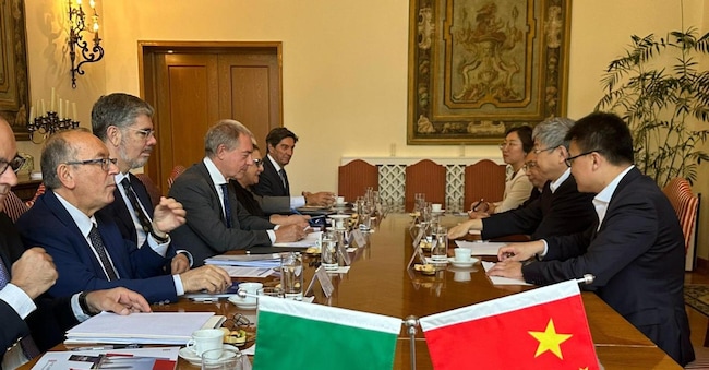 Il ministro delle Imprese e del Made in Italy Adolfo Urso a Pechino, come immortala il profilo X del Mimit