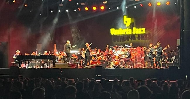 I concerti ad Umbria Jazz durante l'avvio dell'edizione del cinquantesimo anniversario, Perugia, 10 luglio 2023. ANSA/ DANILO NARDONI