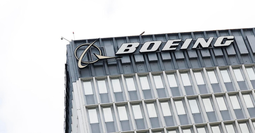 Boeing, nuovo incidente: perde una ruota durante il decollo a Los Angeles