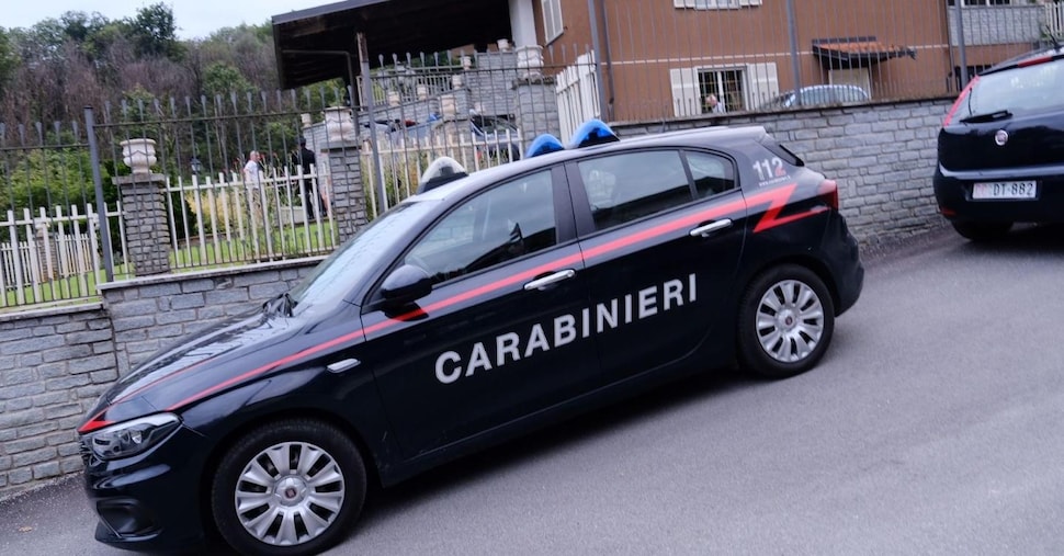 Carabinieri usano il taser, accusa un malore e muore Carabinieri usano il taser, accusa un malore e muore