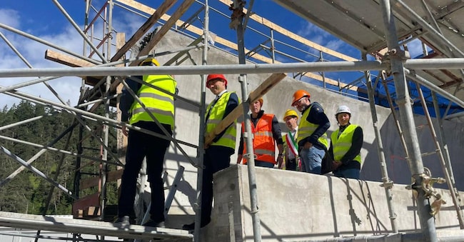 Il ministro dei Trasporti e delle Infrastrutture Matteo Salvini in visita ai cantieri della pista di bob a Cortina e allo stadio olimpico del ghiaccio, 04 luglio 2024. ANSA
