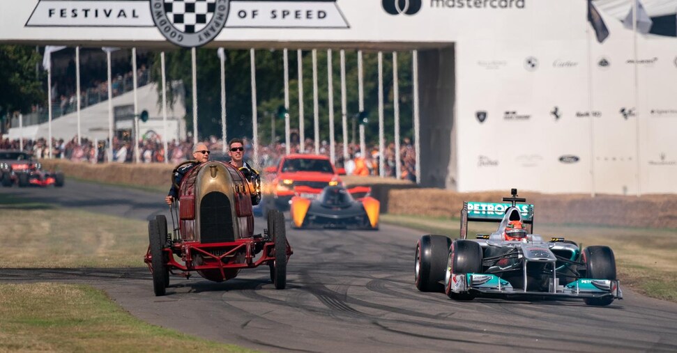Goodwood 2024 al via: sfilano le auto da sogno ma non è solo il Festival of Speed Goodwood 2024 al via: sfilano le auto da sogno ma non è solo il Festival of Speed