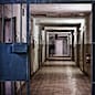 Auf diesem Bild ist ein Gefängnisgang des Stasi-Gefängnis von der DDR Gedenkstätte Berlin-Hohenschönhausen zu sehen. In this image is to seen a prison gang of the Stasi prison cellars of the DDR memorial Berlin-Hohenschönhausen.