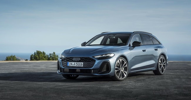 Nuova Audi A5, Horizon Blue Metallic, tetto panoramico in vetro con trasparenza commutabile. Disponibile in Germania a partire dal quarto trimestre del 2024. Per conoscere l’esatta data di lancio, contattate il vostro partner Audi..