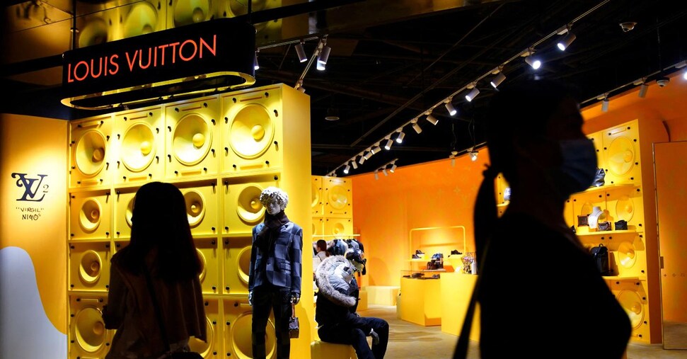A Parigi Lvmh in rosso dopo la semestrale, manda ko tutto il lusso ...