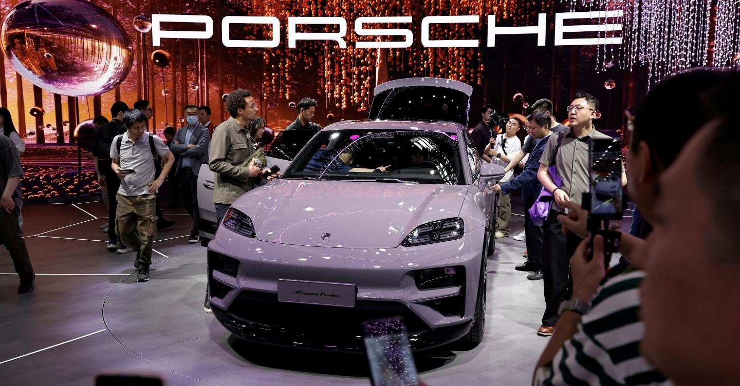 Porsche, utili e margini in calo. Il ceo Blume: «La sfida è in Cina»