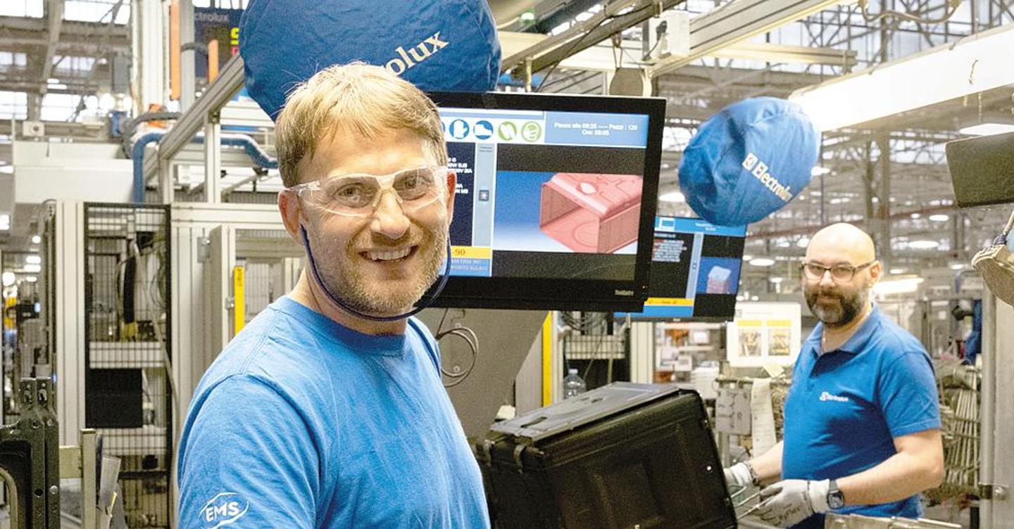 Orari ridotti e anticipati, più pause, acqua e sali: il caldo cambia il lavoro in fabbrica