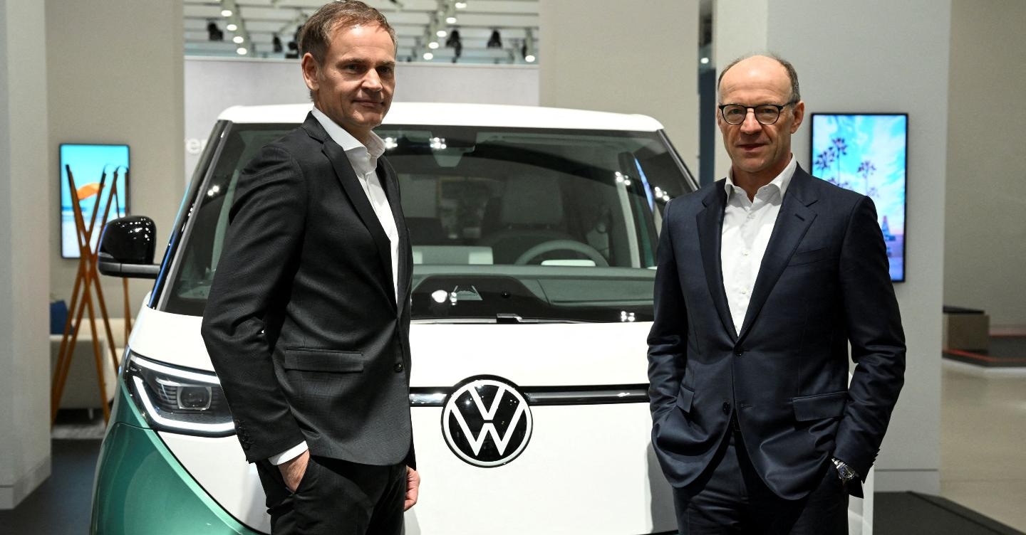 Volkswagen, utili in calo e stop a turni di notte. Bmw, bene le elettriche