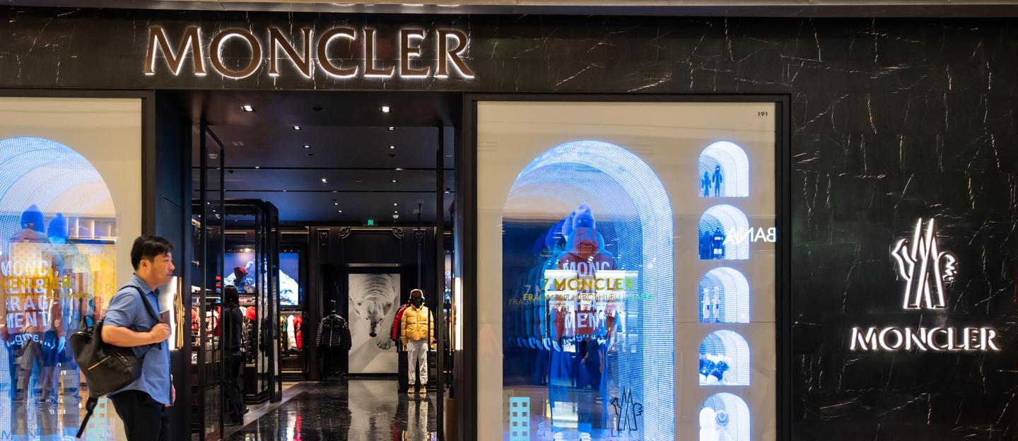 Moncler la sfida sui negozi a gestione diretta per aumentare la redditivita Il Sole 24 ORE