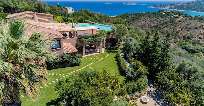 Villa Pedra, in Sardegna, è uno dei molti asset gestiti da Halldis