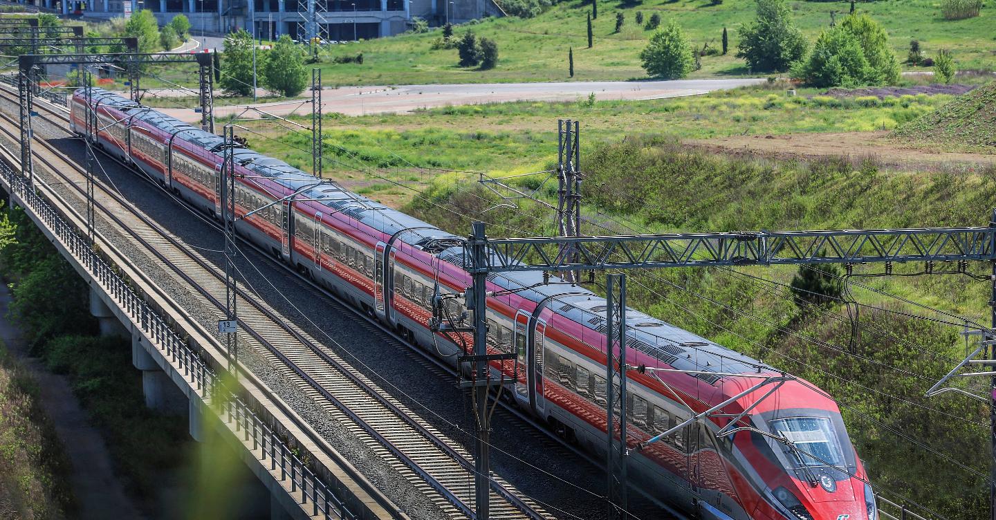 Ritardi sulla linea ferroviaria Napoli-Roma per furto di cavi