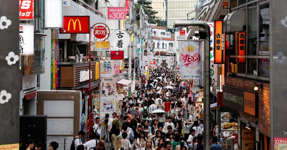 日本、大地震を待ち、恐怖。株に殺到