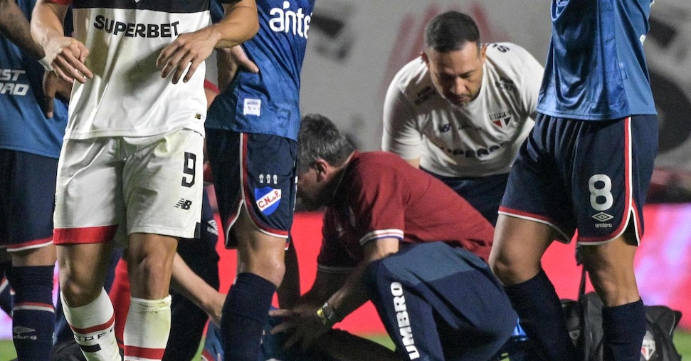 ウルグアイ、ピッチ上で心臓発作：ナシオナル・モンテビデオのサッカー選手イスキエルド死亡