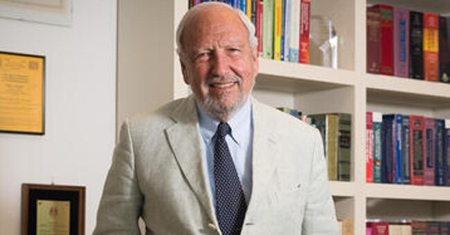 Peter Schwartz, già titolare della cattedra di Cardiologia all’Università di Pavia, è attualmente direttore del Centro per lo Studio e la Cura delle Aritmie cardiache di origine genetica all’Auxologico di Milano