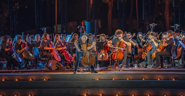 Giovanni Sollima e 100 Cellos (Foto: Matteo Rovella)