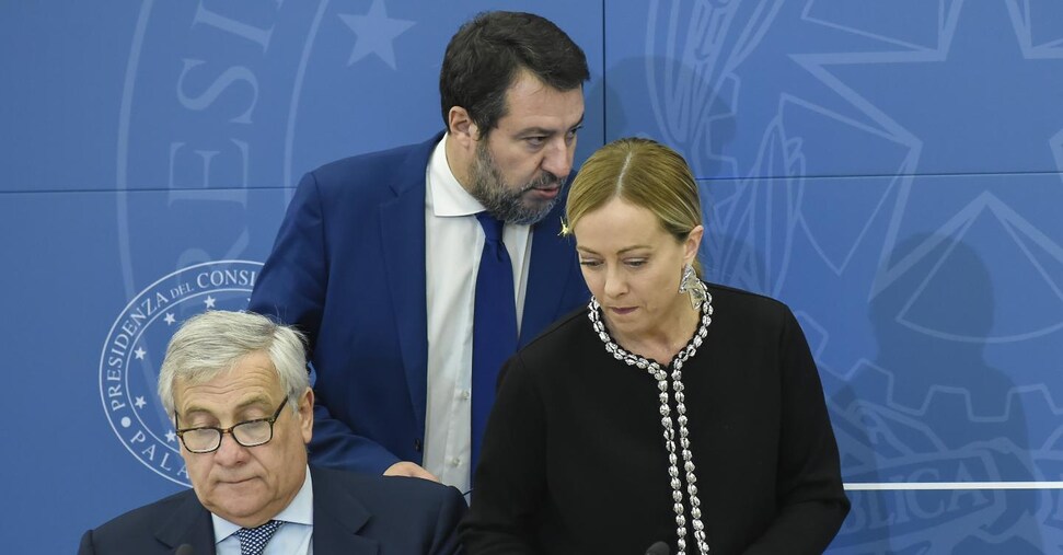 Vertice tra Meloni, Salvini e Tajani sulla manovra, poi il Cdm. Verso ok a Fitto commissario europeo