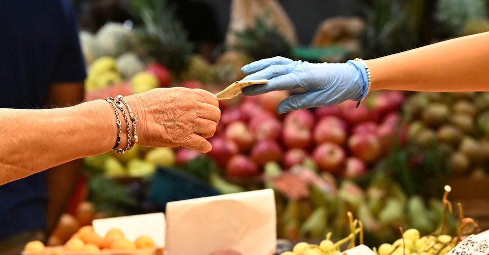 Inflazione, Istat stima +0,2% ad agosto, +1,1% su anno. Nell’Eurozona scende al 2,2%