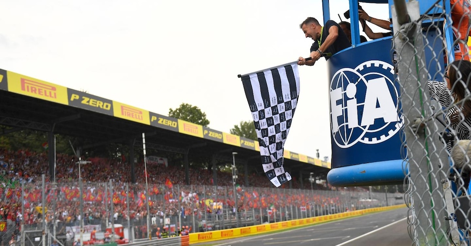 Trionfo Ferrari a Monza, vince Leclerc davanti alle McLaren: «Come mi fai sognare!» Trionfo Ferrari a Monza, vince Leclerc davanti alle McLaren: «Come mi fai sognare!»