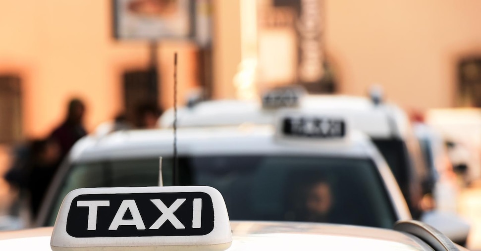 Taxi a Roma, online il bando per il rilascio di mille licenze