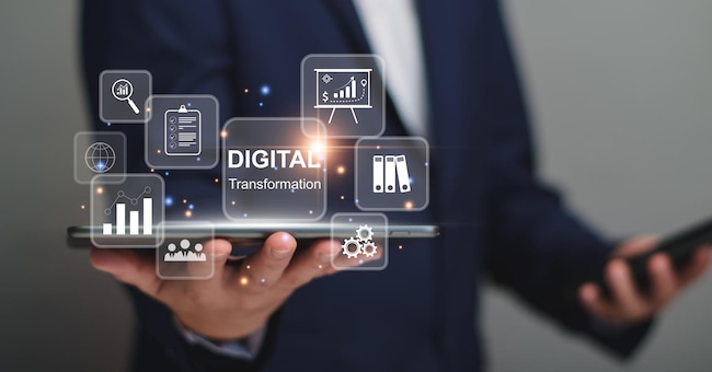Digital transformation technology strategy, digitization and digitalization of business processes and data, optimize and automate operations, business service management, internet and cloud computing.