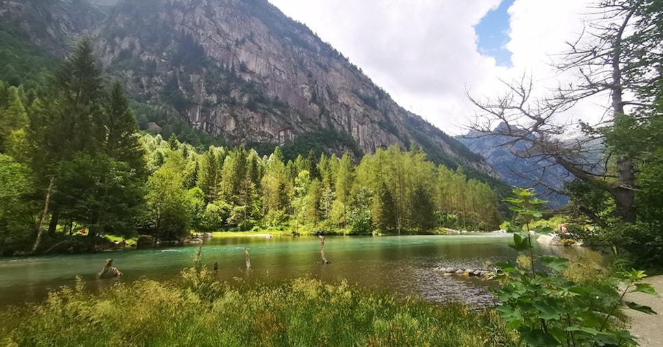 Pievi, massi erratici e crotti: a passo lento dalla Val Masino alla Val Chiavenna Pievi, massi erratici e crotti: a passo lento dalla Val Masino alla Val Chiavenna